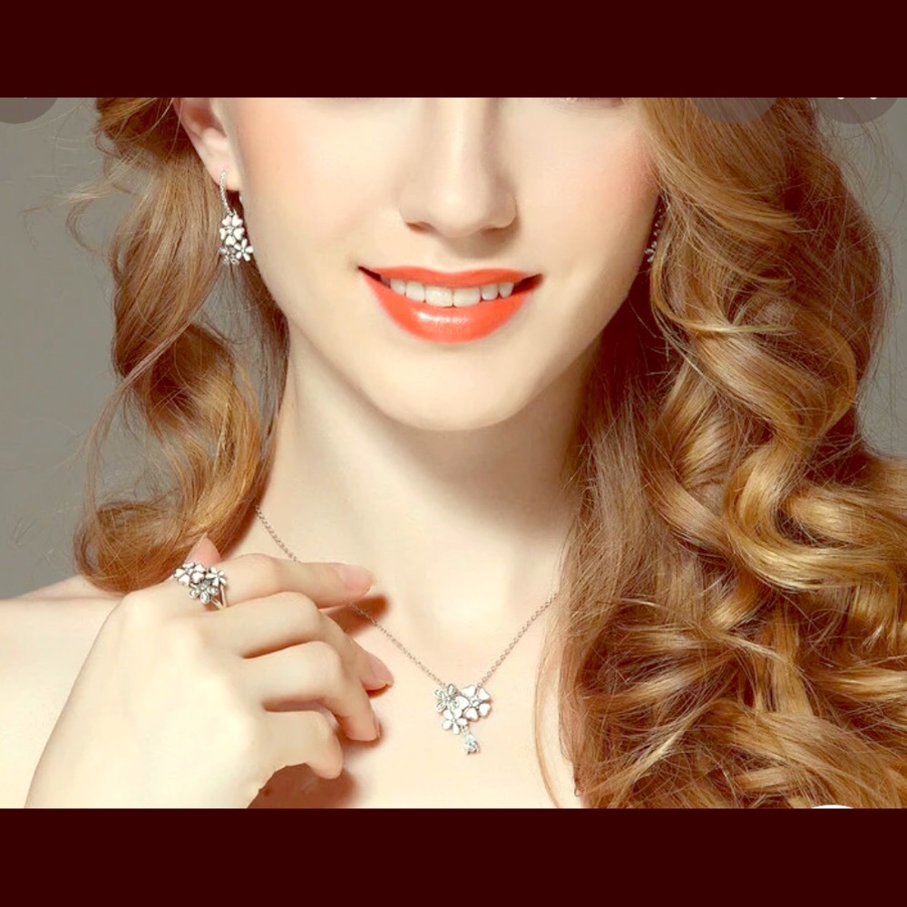 Necklace and earring set